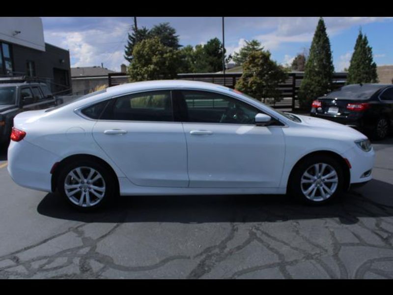 2015 Chrysler 200 CAR