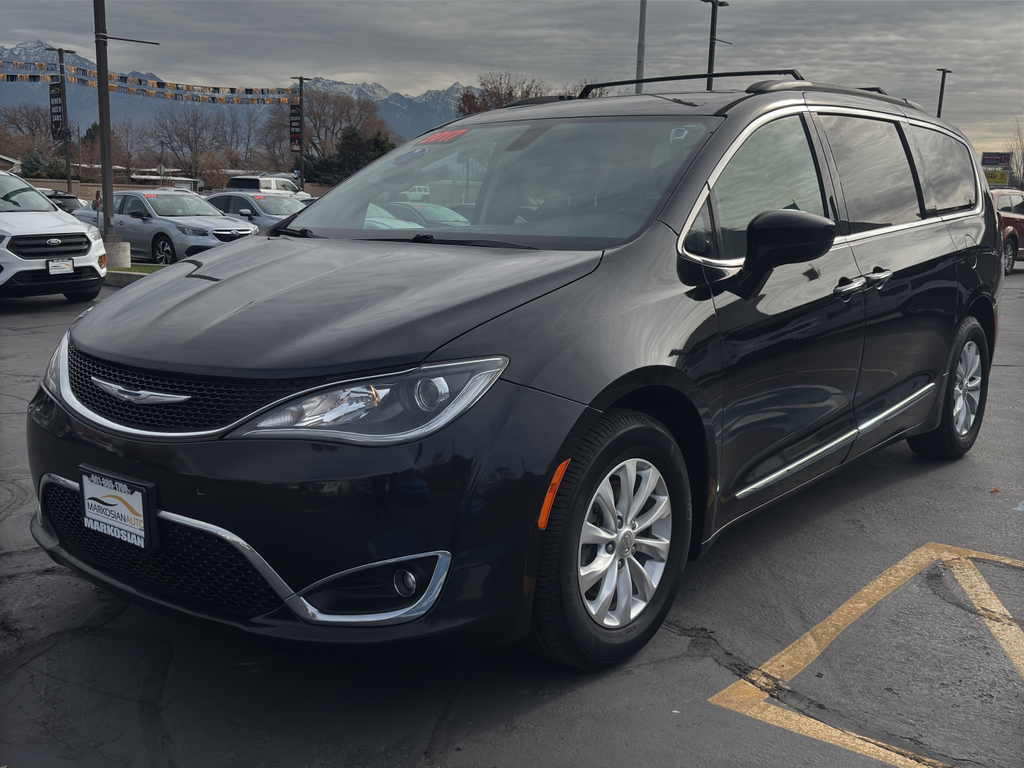 2017 Chrysler Pacifica Touring-L Minivan 4D