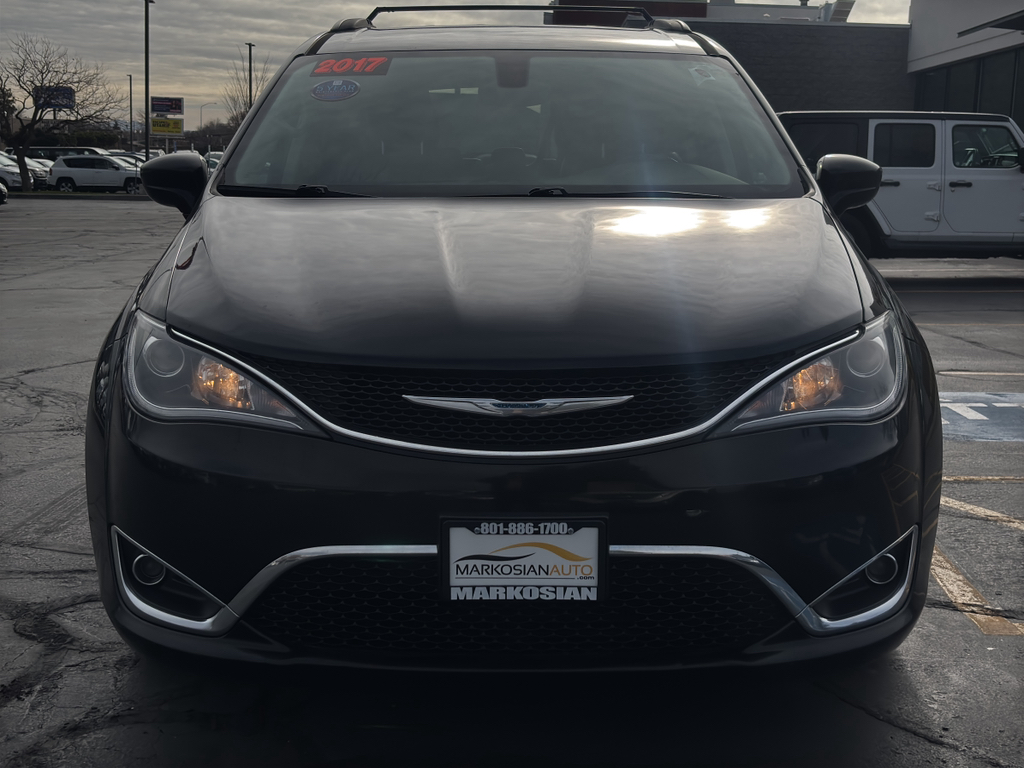 2017 Chrysler Pacifica Touring-L Minivan 4D