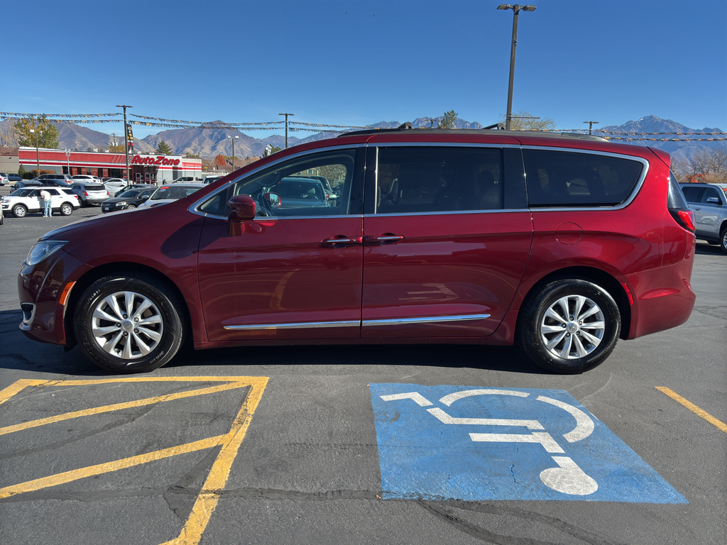 2017 Chrysler Pacifica Van