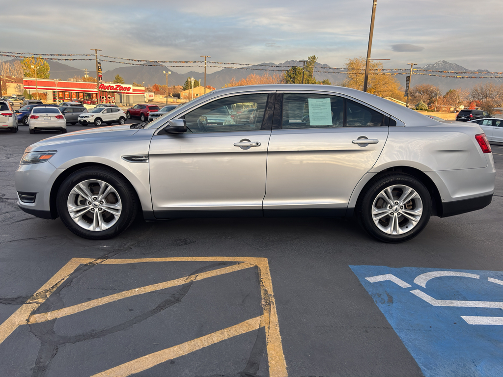 2016 Ford Taurus SEL Sedan 4D
