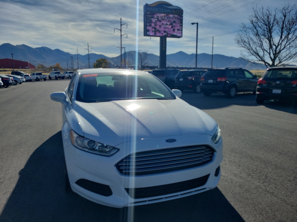 2016 Ford Fusion SE Sedan 4D