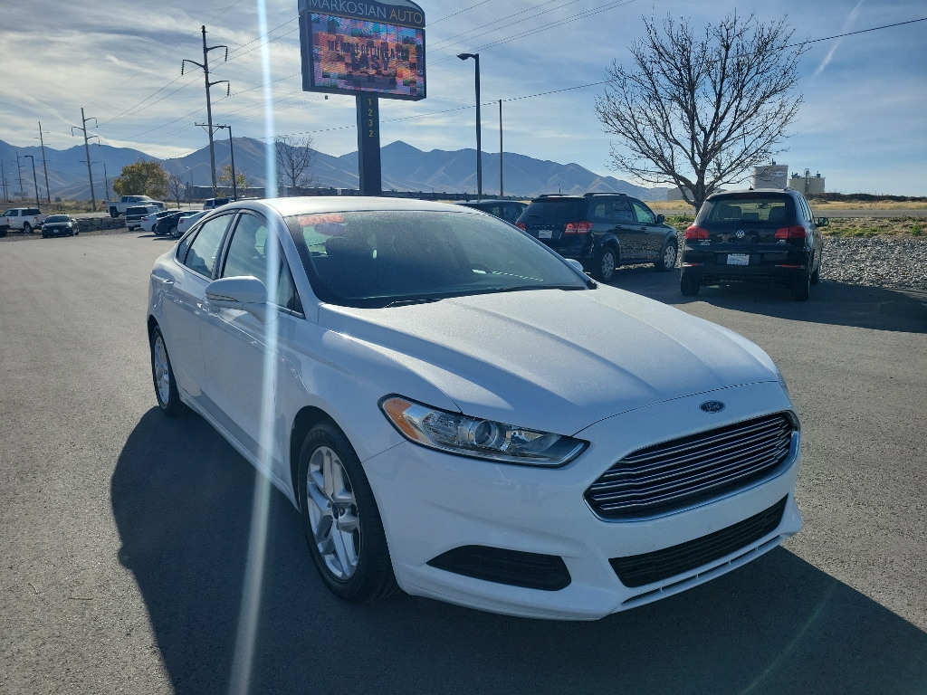 2016 Ford Fusion SE Sedan 4D