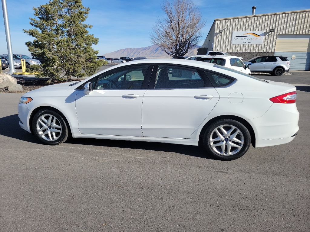2016 Ford Fusion SE Sedan 4D