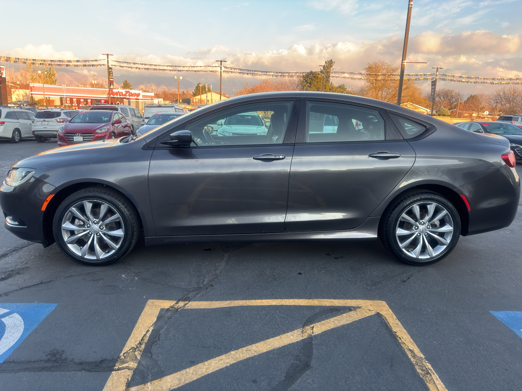 2017 Chrysler 200 200S Sedan 4D