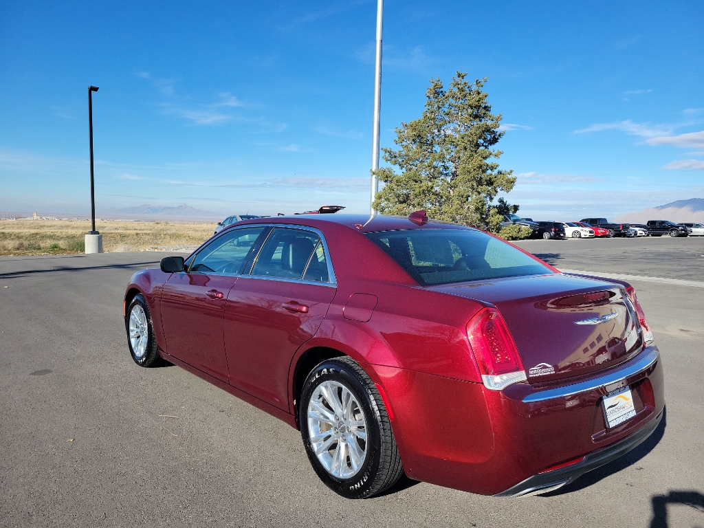 2018 Chrysler 300 300 Touring L Sedan 4D
