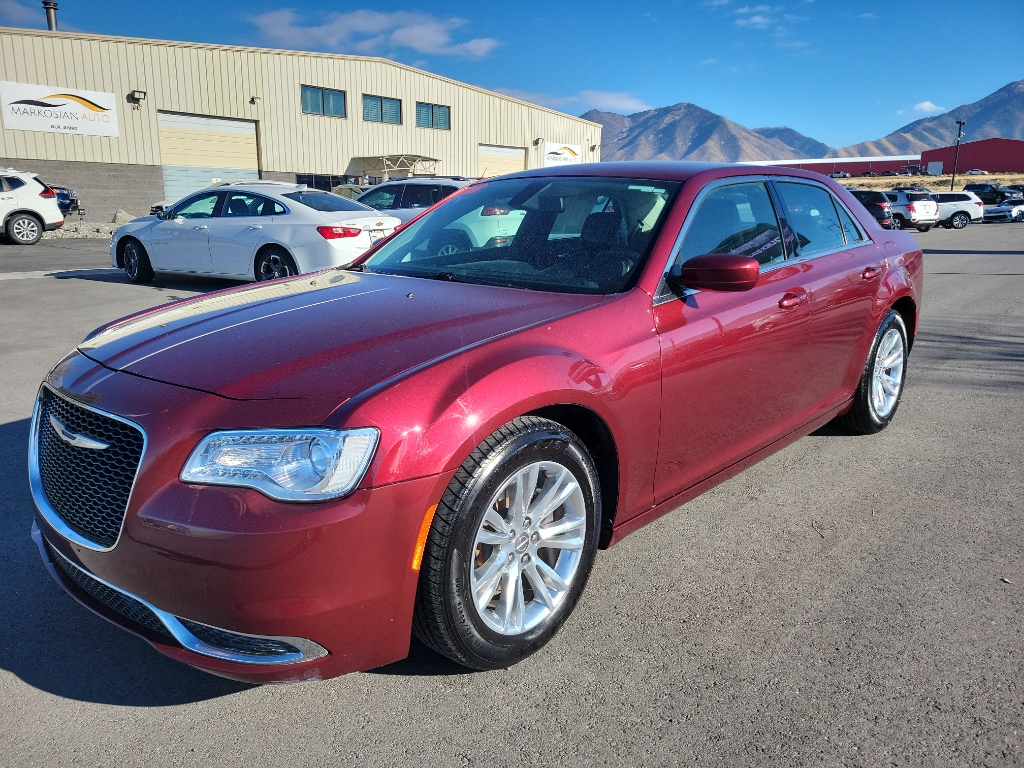 2018 Chrysler 300 300 Touring L Sedan 4D