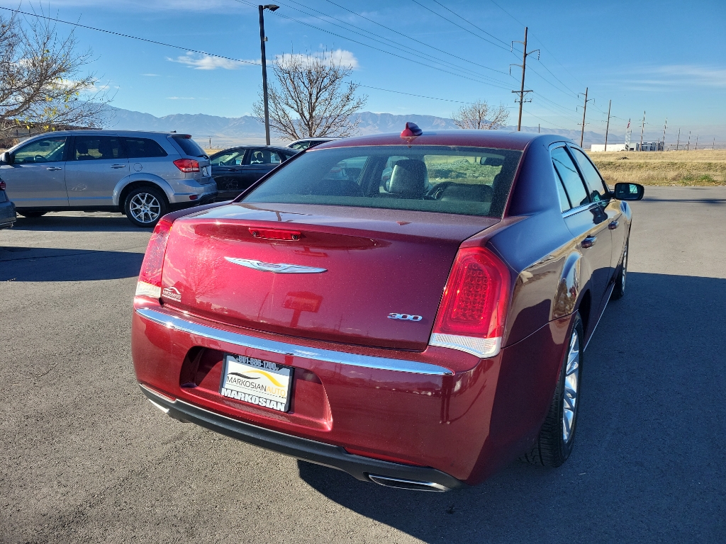 2018 Chrysler 300 300 Touring L Sedan 4D