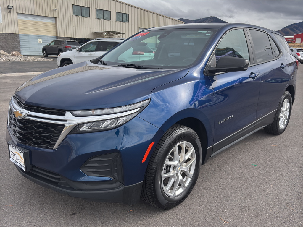 2022 Chevrolet Equinox LS Sport Utility 4D