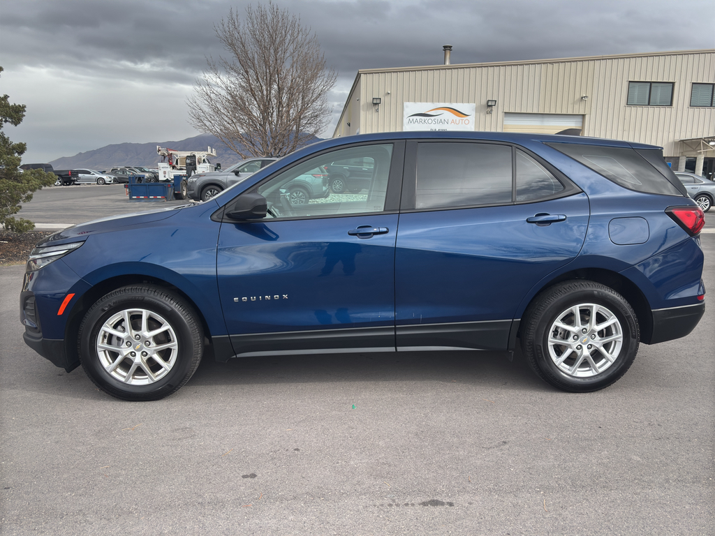 2022 Chevrolet Equinox LS Sport Utility 4D