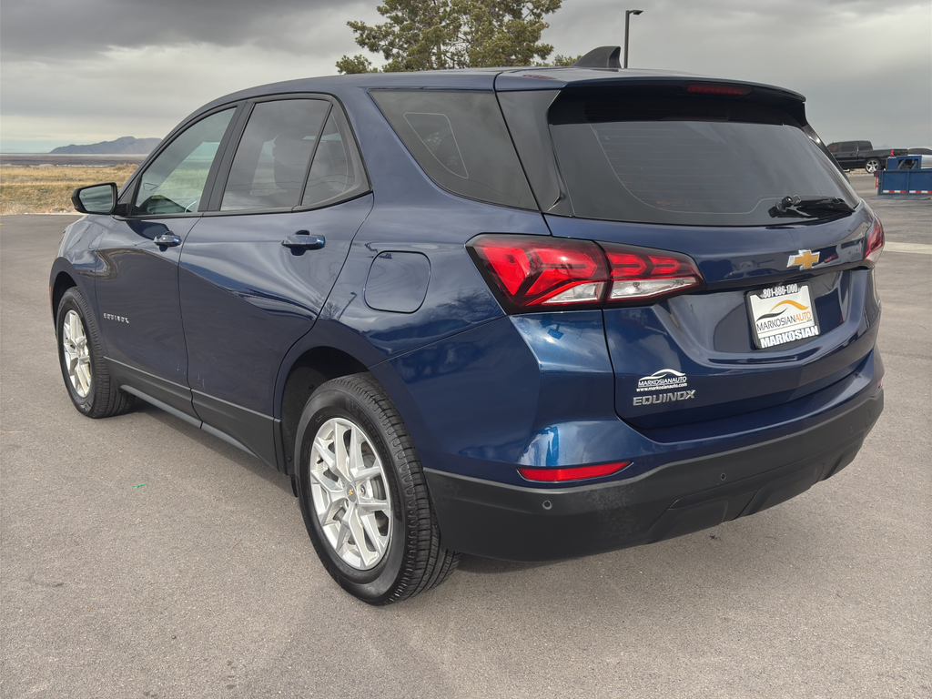 2022 Chevrolet Equinox LS Sport Utility 4D