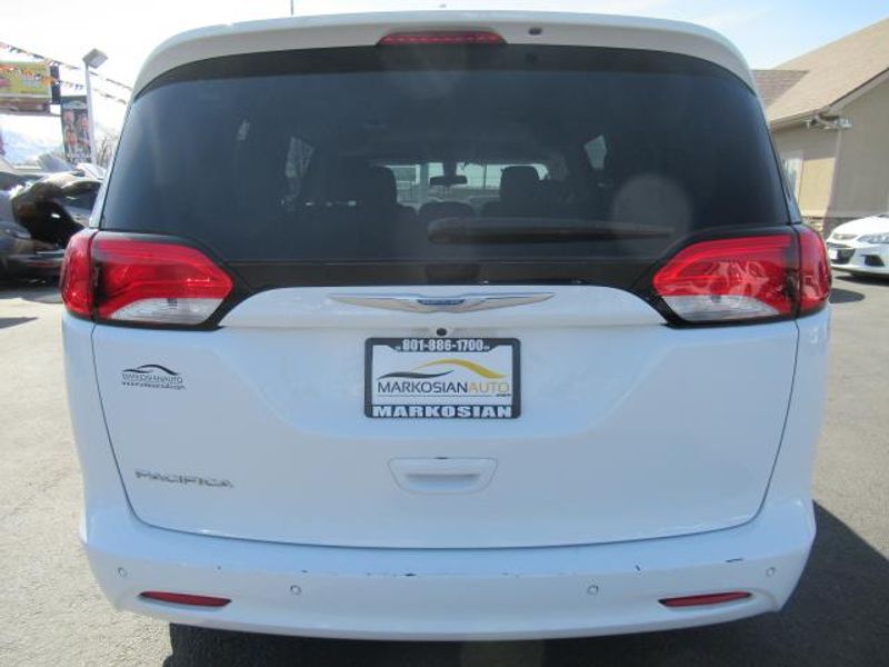 2018 Chrysler Pacifica Wagon 4D LX 3.6L V6