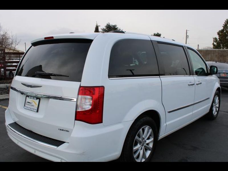 2015 Chrysler Town and Country Van
