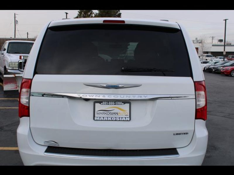 2015 Chrysler Town and Country Van