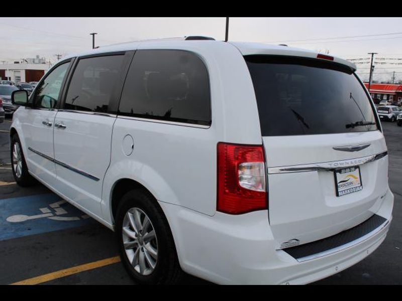 2015 Chrysler Town and Country Van