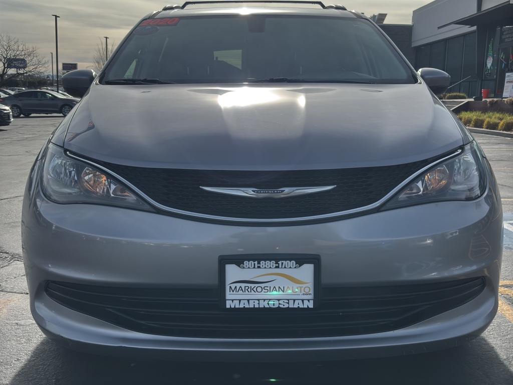 2020 Chrysler Voyager LXi Minivan 4D