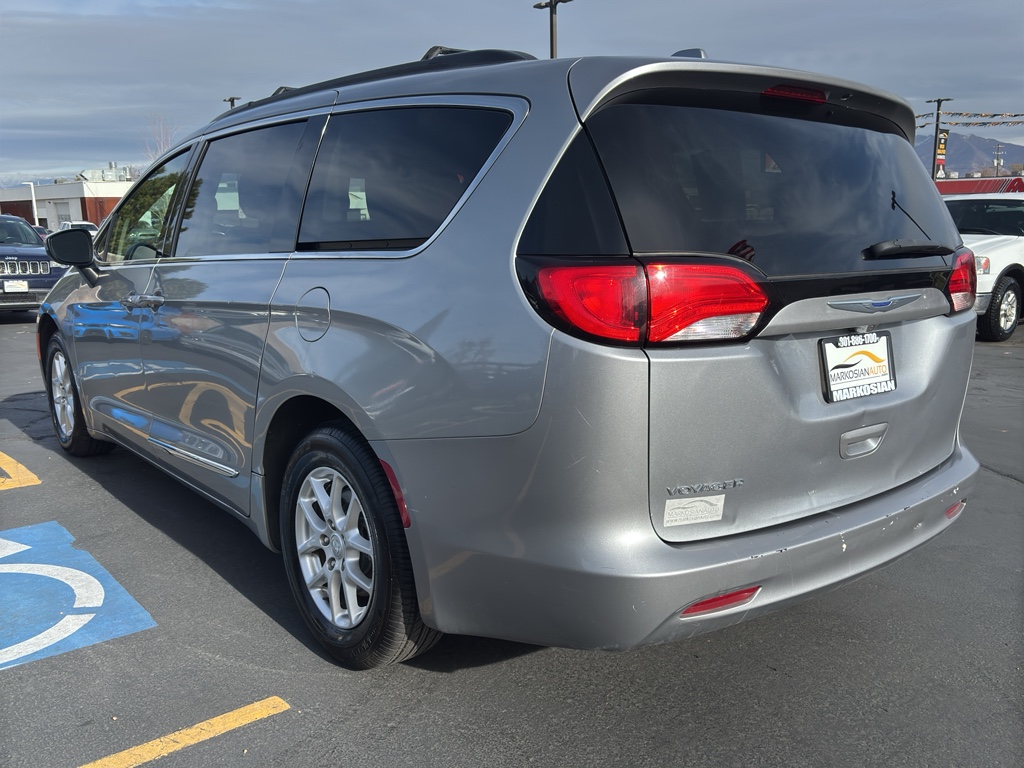 2020 Chrysler Voyager LXi Minivan 4D