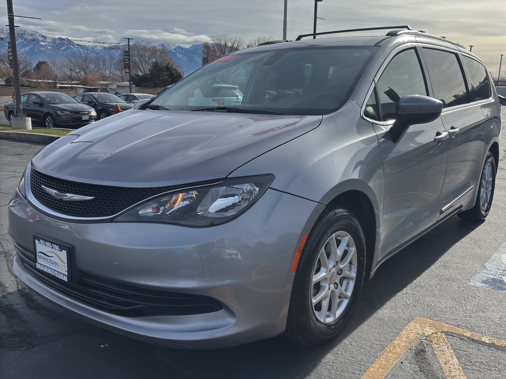 2020 Chrysler Voyager LXi Minivan 4D
