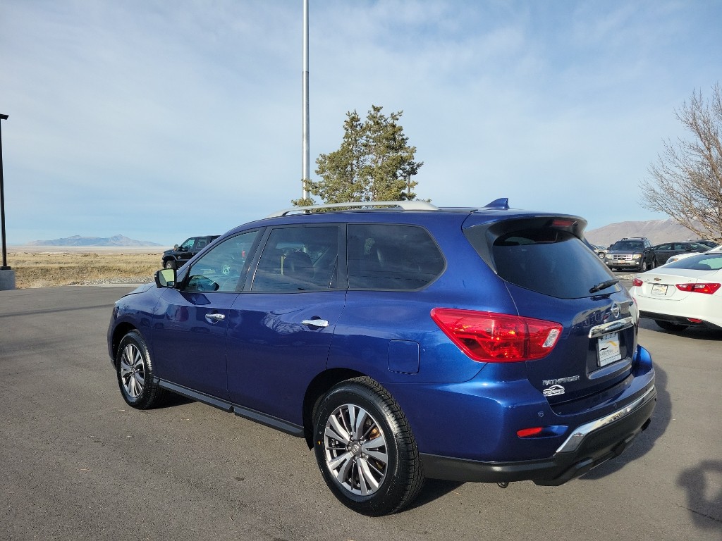 2020 Nissan Pathfinder SL Sport Utility 4D