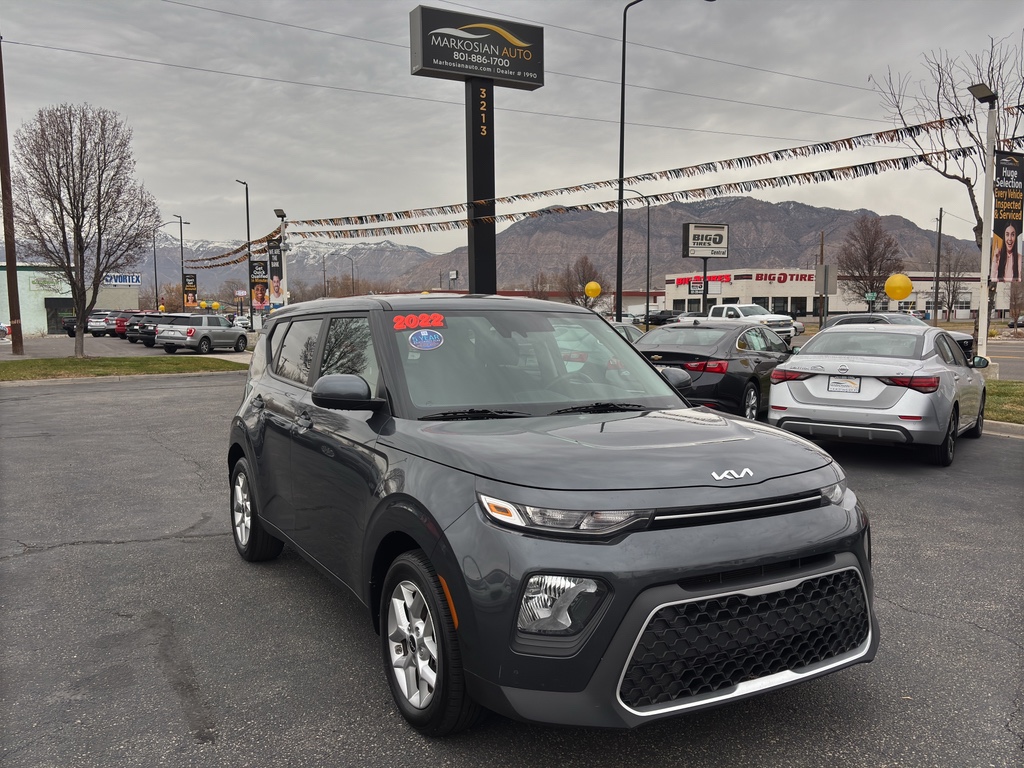 2022 Kia Soul LX's photo