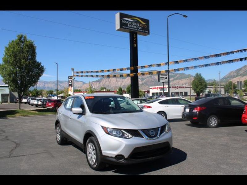 2018 Nissan Rogue Sport S's photo