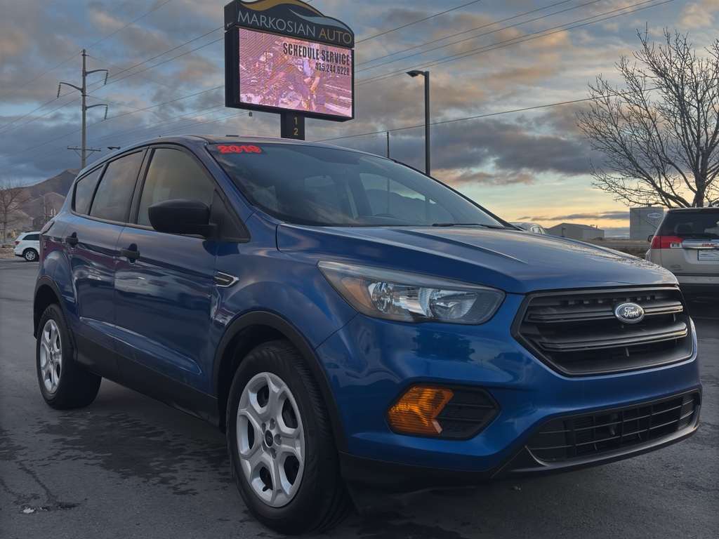 2019 Ford Escape S's photo