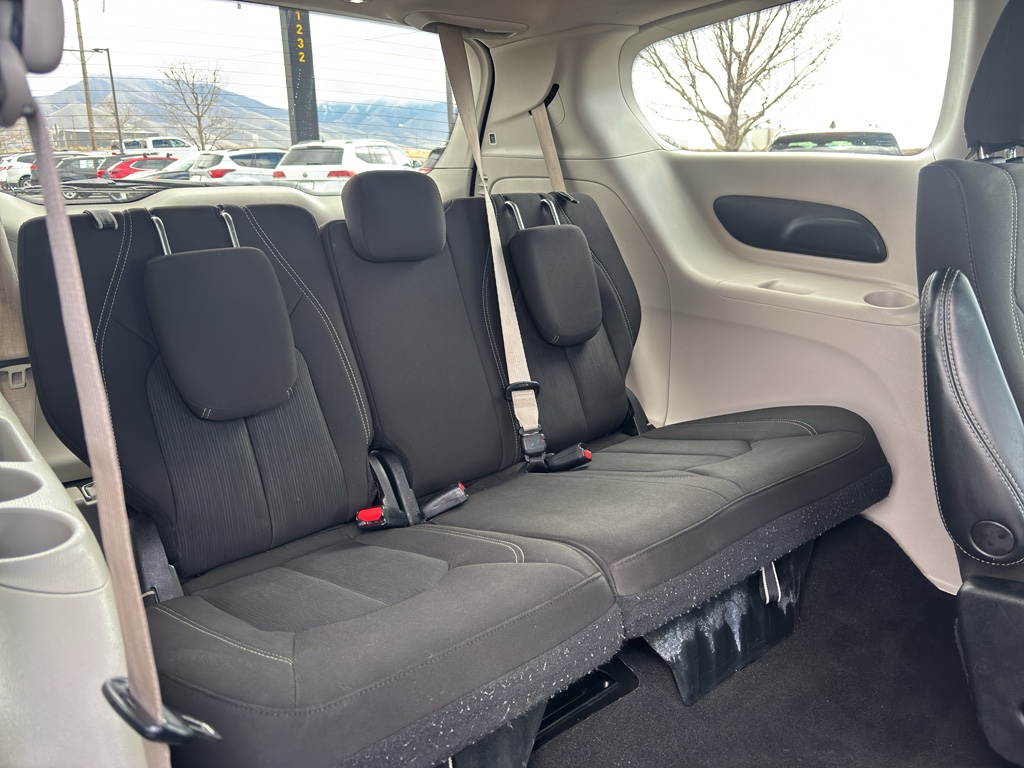 2022 Chrysler Voyager LX - Photo 11