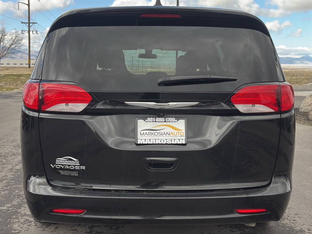 2022 Chrysler Voyager LX - Photo 6