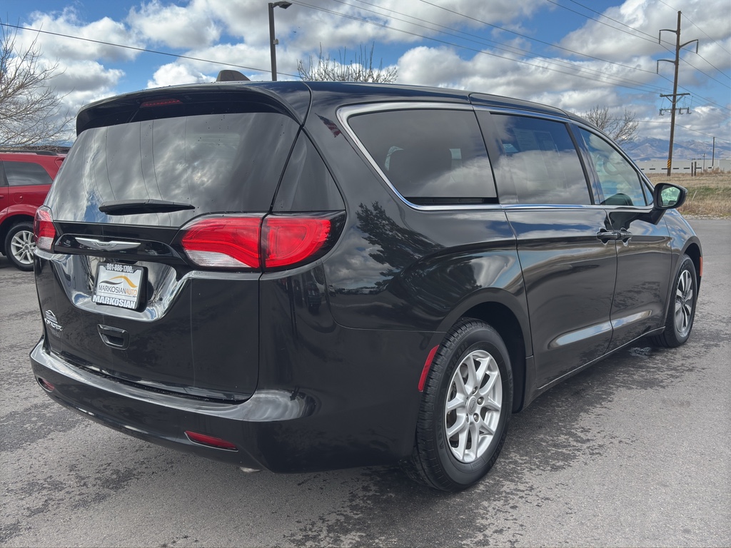 2022 Chrysler Voyager LX - Photo 7