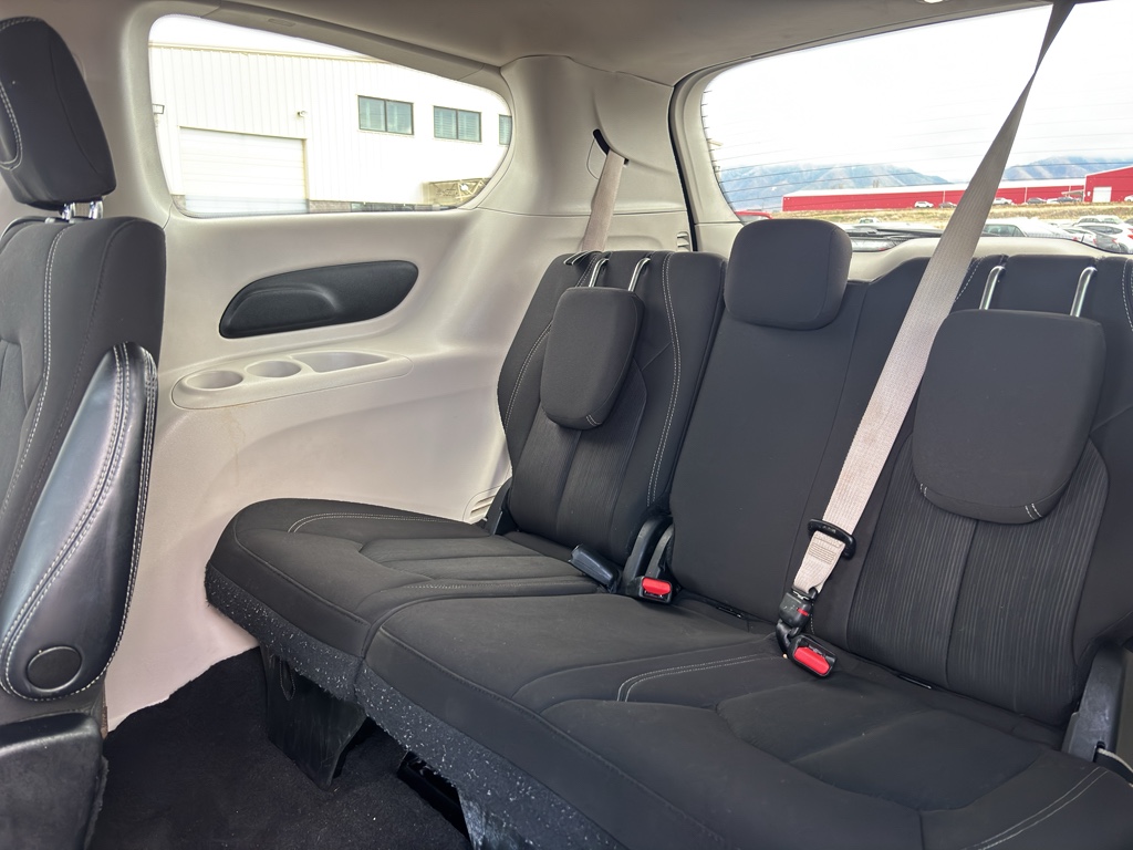 2022 Chrysler Voyager LX - Photo 14