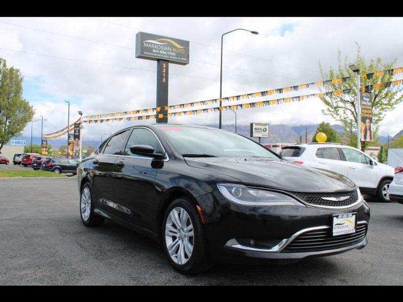 2016 Chrysler 200 Limited's photo