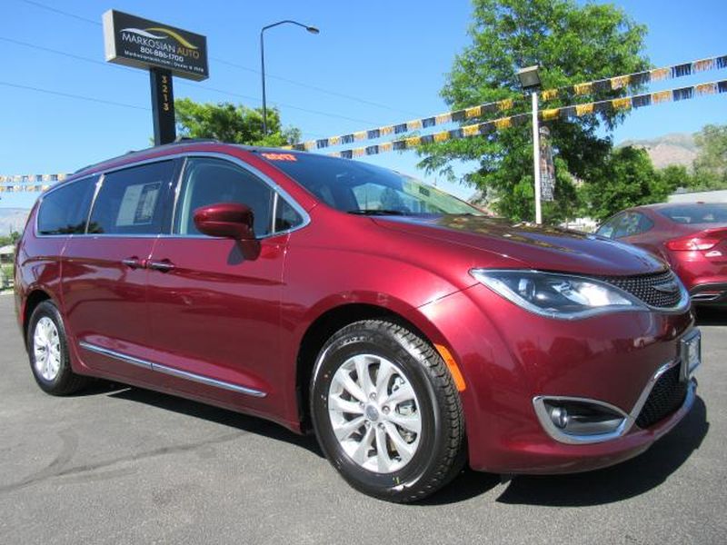 2017 Chrysler Pacifica Touring-L