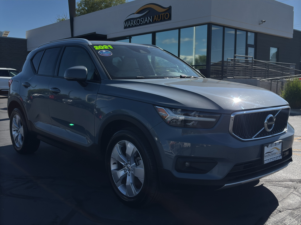 2021 Volvo XC40 T4 Momentum's photo
