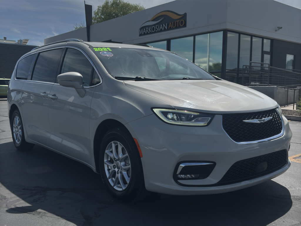2021 Chrysler Pacifica Touring L's photo