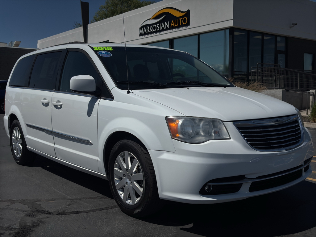 2015 Chrysler Town & Country Touring's photo