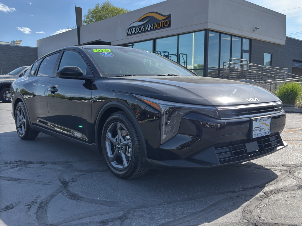2025 Kia K4 LXS AT's photo