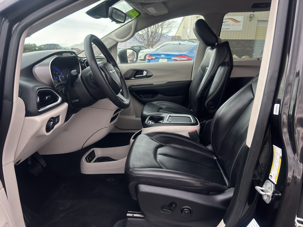 2023 Chrysler Pacifica Touring L - Photo 16
