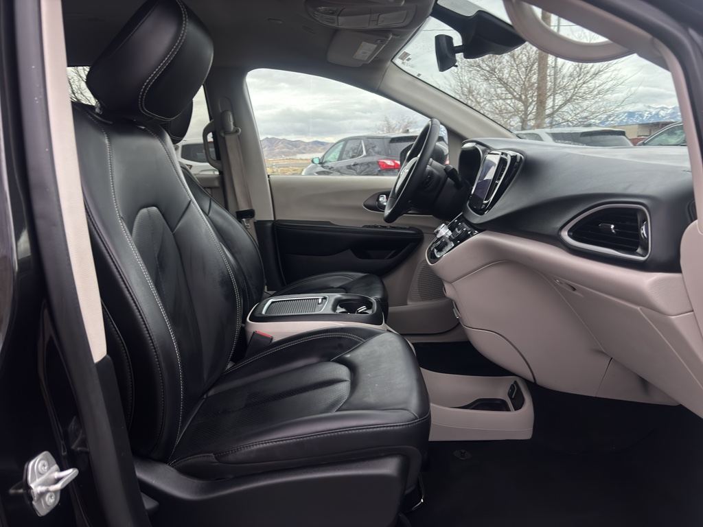 2023 Chrysler Pacifica Touring L - Photo 9