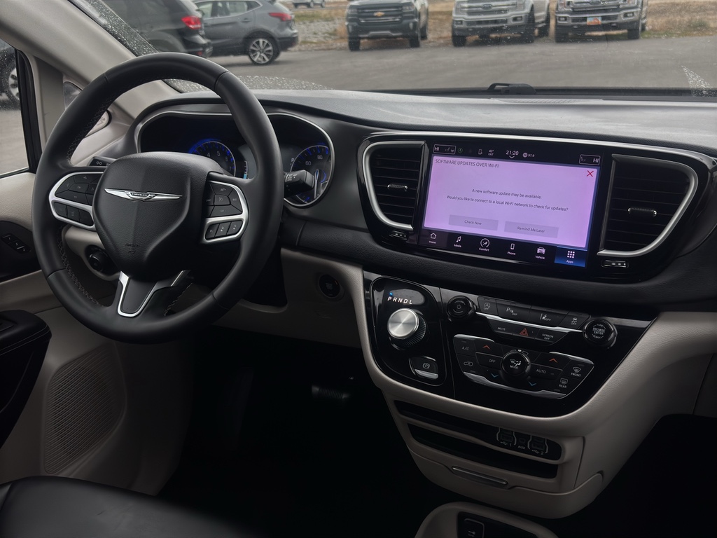 2023 Chrysler Pacifica Touring L - Photo 12