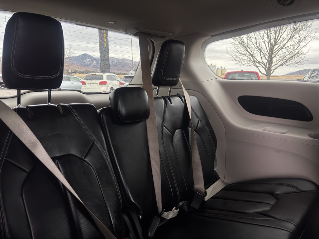 2023 Chrysler Pacifica Touring L - Photo 11