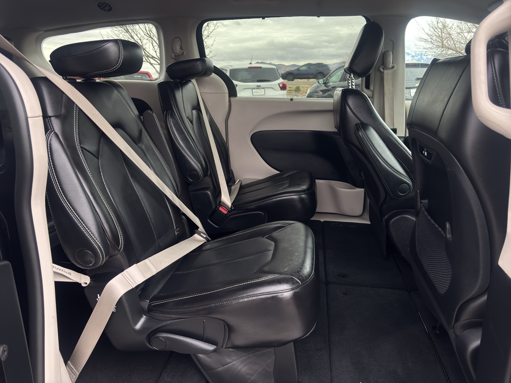 2023 Chrysler Pacifica Touring L - Photo 10