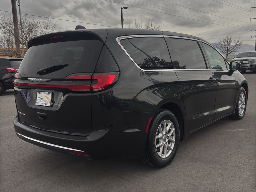 2023 Chrysler Pacifica Touring L - Photo 7