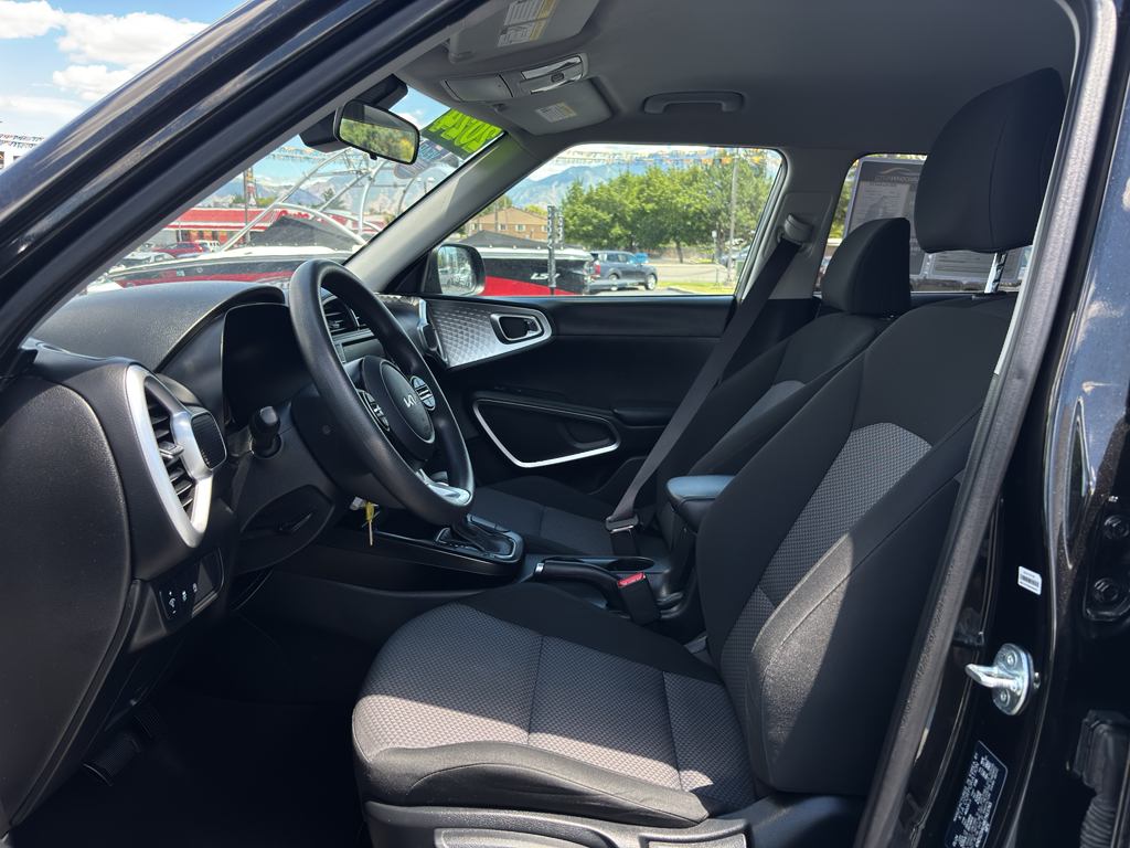 2024 Kia Soul LX - Photo 14
