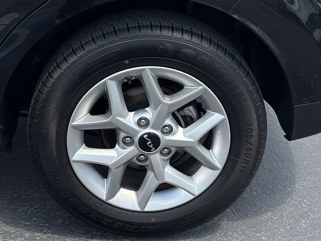 2024 Kia Soul LX - Photo 21