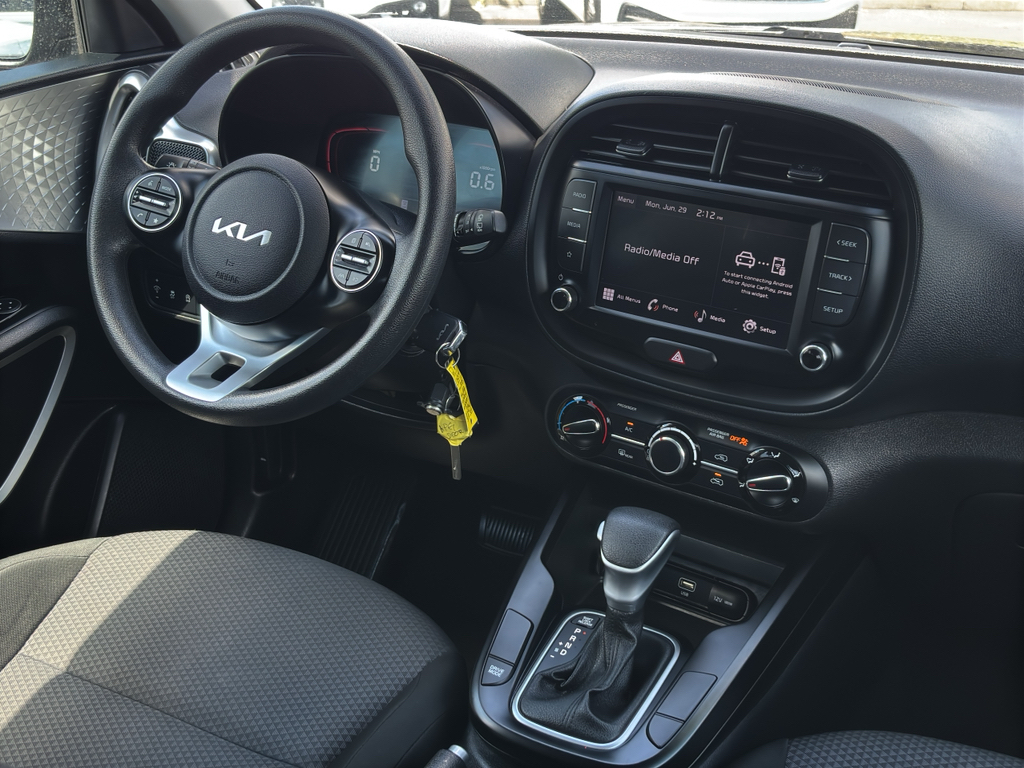 2024 Kia Soul LX - Photo 11