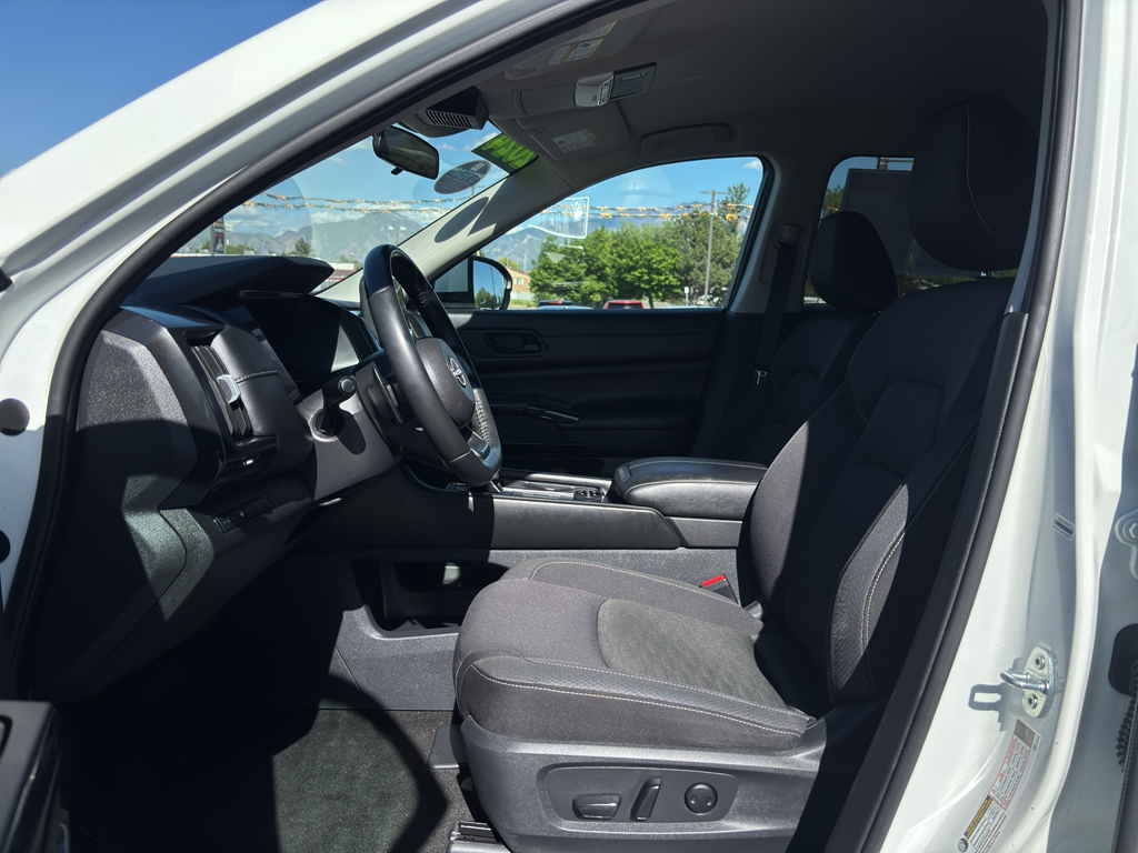 2024 Nissan Pathfinder SV - Photo 16