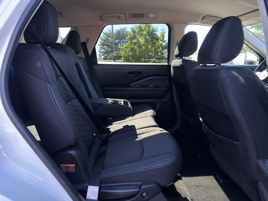 2024 Nissan Pathfinder SV - Photo 10
