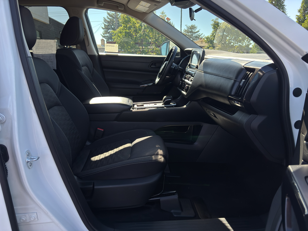 2024 Nissan Pathfinder SV - Photo 9