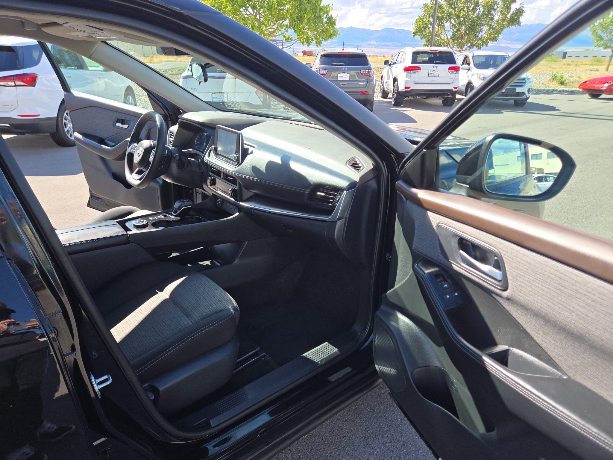 2023 Nissan Rogue SV - Photo 16