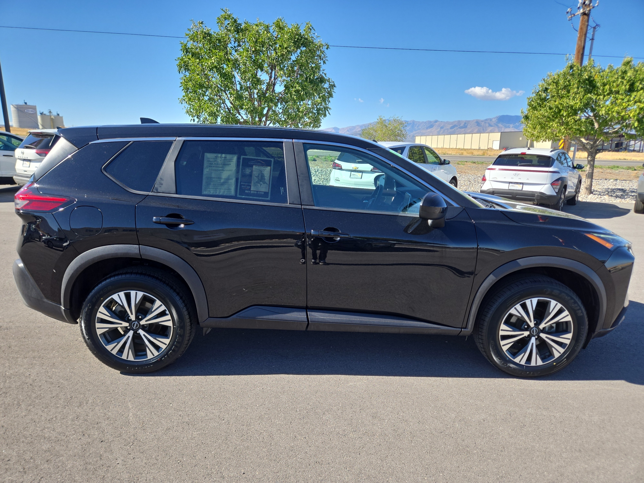 2023 Nissan Rogue SV - Photo 25
